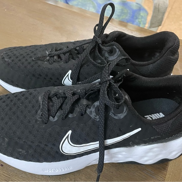 Nike RENEW RIDE 3 Women's Size 9 Black White DC8184-001 Running Shoes - Picture 5 of 5